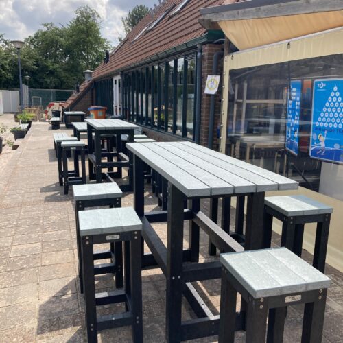 Verhoogde picknickset - teamtafel Londen 5 Ideale sets in omgevingen met wind en een zout, zilte lucht. De gebruikte materialen gaan jarenlang onbezorgd mee.